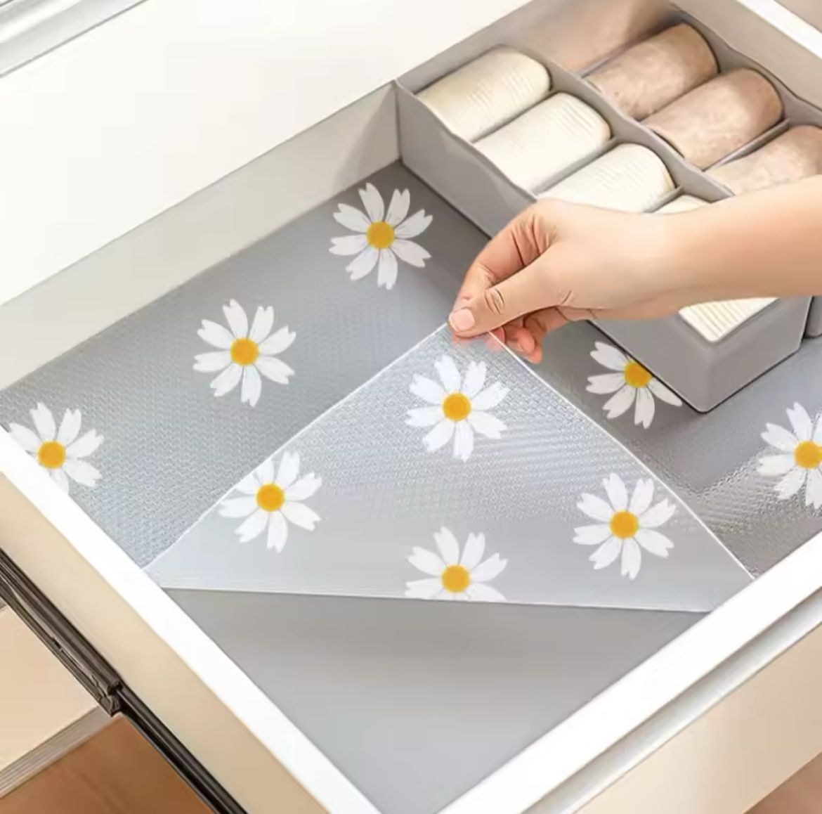 Daisy pattern Kitchen drawer liners product image 3